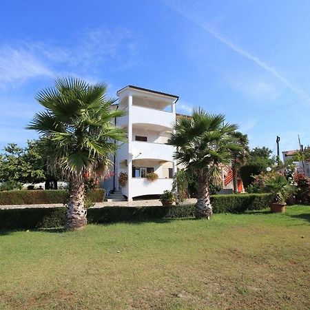 Apartments Anita Помер Екстериор снимка