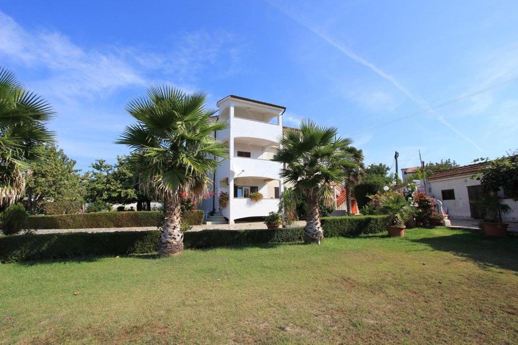 Apartments Anita Помер Екстериор снимка